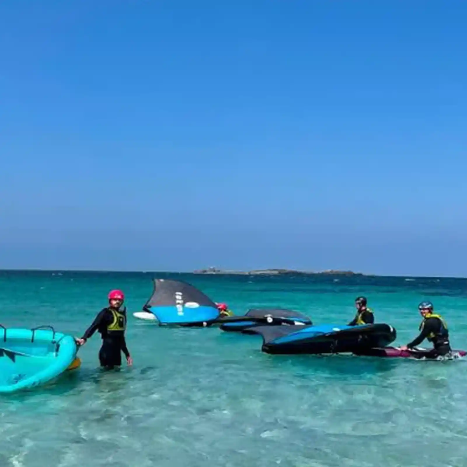 Initiation wingfoil Natural Advent en Bretagne sur un spot eau claire